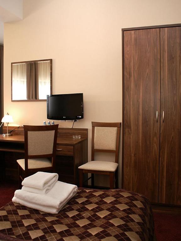 Hotel Belfort Ломжа Номер фото